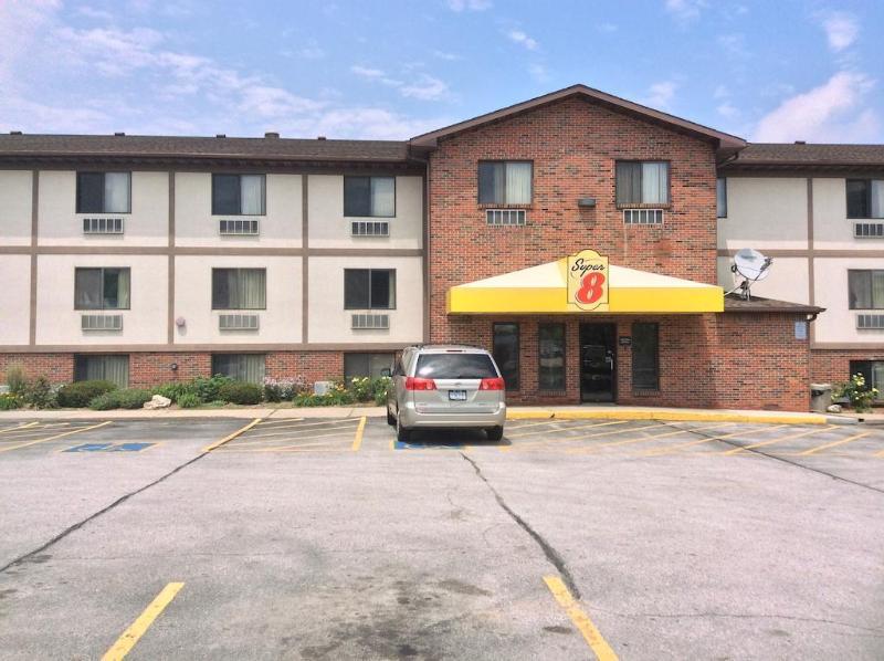 Мотель Super 8 By Wyndham Omaha/West Dodge Экстерьер фото